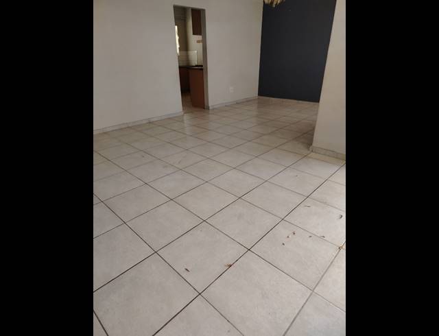 3 BEDROOM FREEHOLD FOR SALE IN LENNOXTON